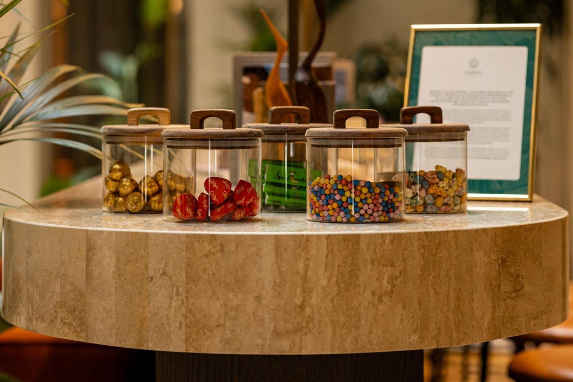 Verno House Budapest, Vignette Collection By Ihg Exteriér fotografie A selection of teas at the lobby of the Mandarin Oriental, Hong Kong