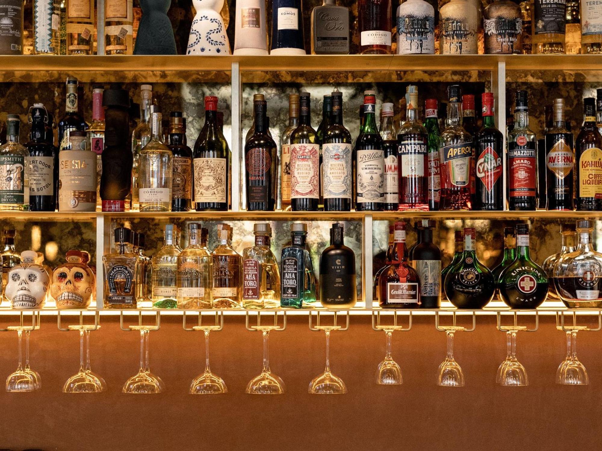 Verno House Budapest, Vignette Collection By Ihg Exteriér fotografie A selection of spirits