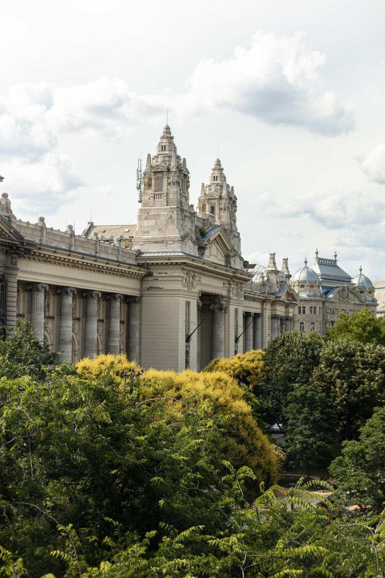 Verno House Budapest, Vignette Collection By Ihg Exteriér fotografie The Palace of Justice in Paris